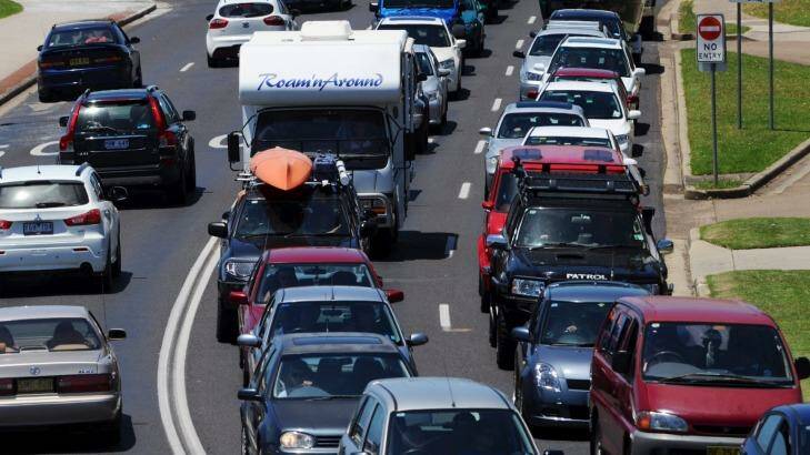 Returning holidaymakers face long delays on roads back to Sydney. Photo: Graham Tidy