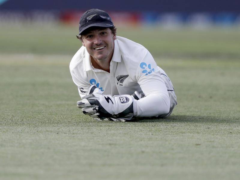 New Zealand wicketkeeper BJ Watling is to retire from all forms of cricket.