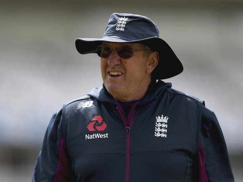 Ex-England coach Trevor Bayliss would welcome an invitation from Australia's cricket team.