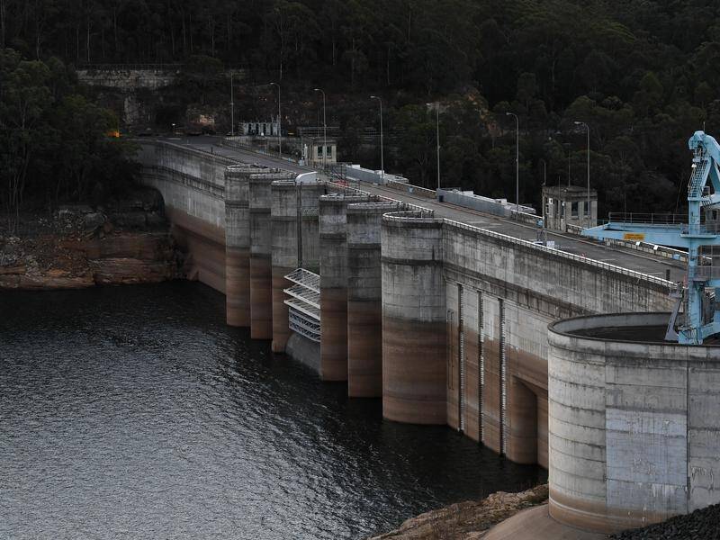 The proposal to raise the Warragamba Dam wall will face a state parliamentary committee inquiry.
