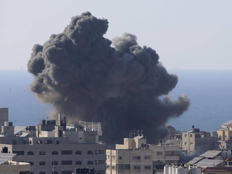Air strikes and rocket barrages have continued with no sign yet of an imminent end to the conflict.